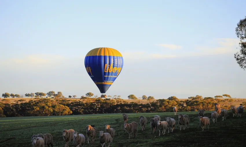 Hot Air Balloon Flight & Breakfast over the Avon Valley | Experience Oz