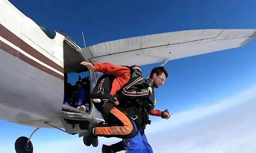 Tandem Skydiving - Lower Light, Adelaide