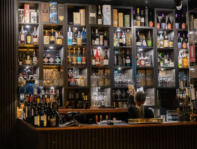 Geelong Mystery Night Out with Dinner and Drinks | Experience Oz