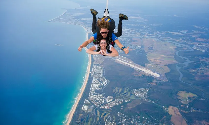 Tandem Skydive, 13,000ft, Midweek with Transfers – Noosa