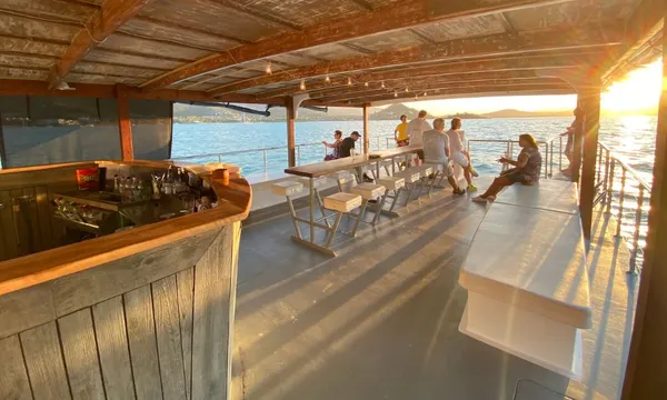 Sunset Catamaran Cruise, 2 Hours – Airlie Beach