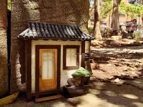 Brisbane Tiny Doors Walking Tour - 2.5 Hours