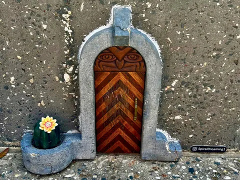 Brisbane Tiny Doors Walking Tour - 2.5 Hours