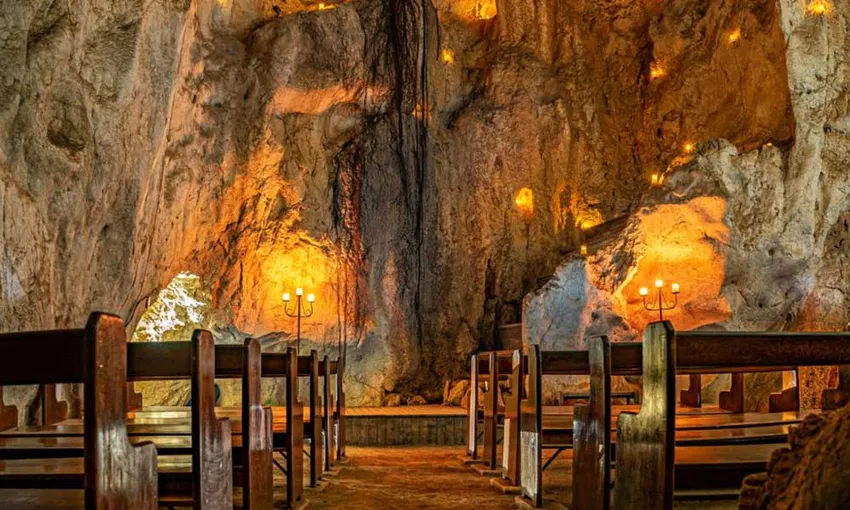 Capricorn Caves Cathedral Cave Tour - Book Now | Experience Oz