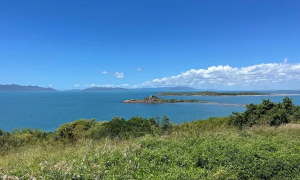 Bowen Beach Hopping Tour, Full Day - Airlie Beach