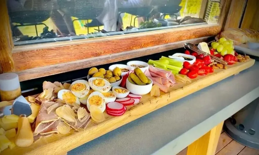 Wine Tasting & Ploughman’s Lunch - 2 Hours | Experience Oz