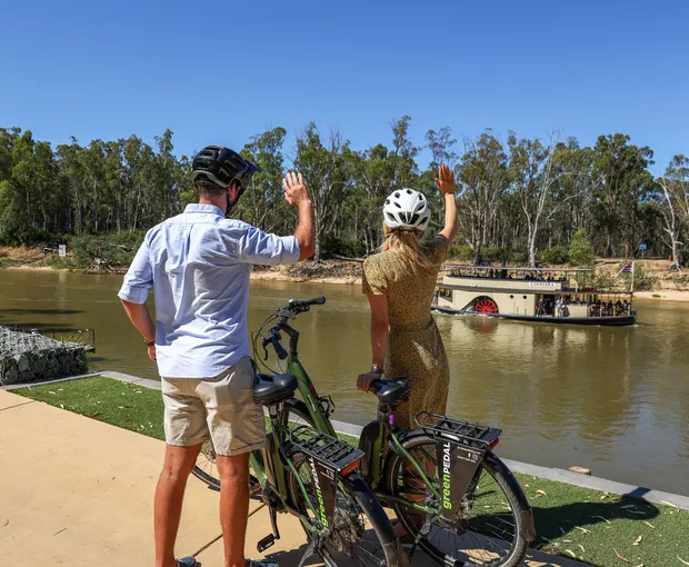 Echuca Moama E-Bike and Wine Tour - 3 Hours | Experience Oz