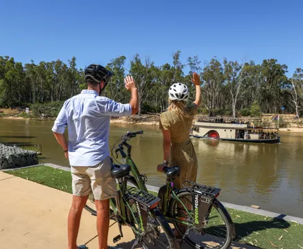 Echuca Moama E-Bike and Wine Tour - 3 Hours