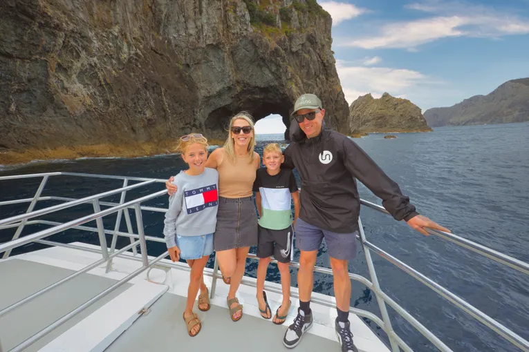 Hole in the Rock & Island Cruise | Everything New Zealand