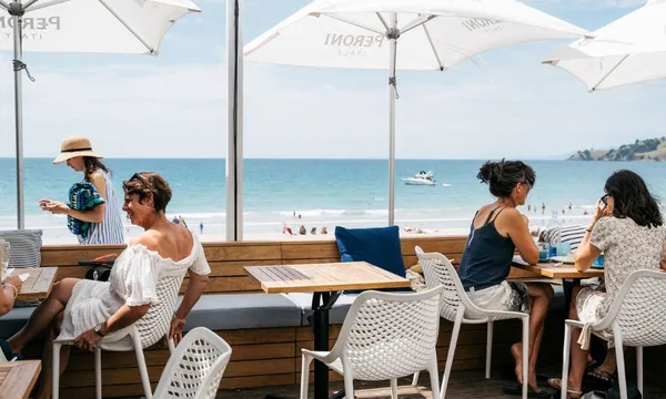 Waiheke Island Guided Wine Tour with Lunch - 5 Hours