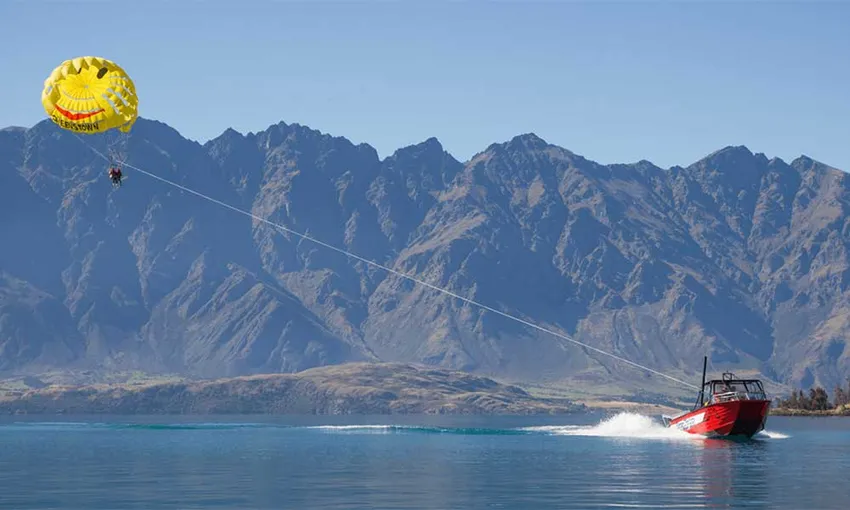 Queenstown Paraflight - Solo, Tandem and Triple | Experience Oz