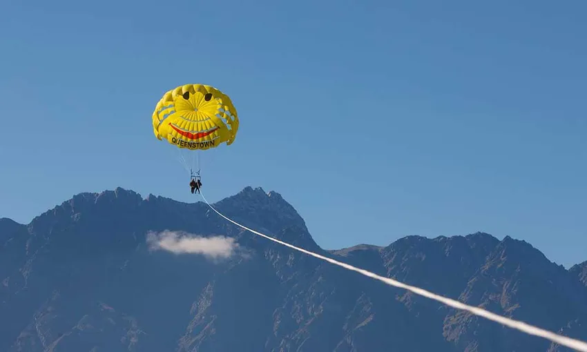 Queenstown Paraflight - Solo, Tandem and Triple | Experience Oz