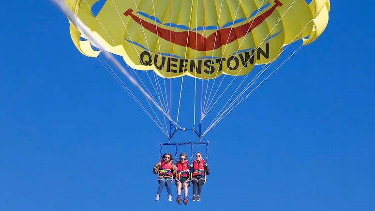 Queenstown Paraflight - Solo, Tandem and Triple | Experience Oz
