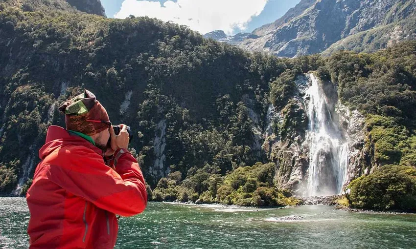 Milford Sound Cruise and Guided Fiordland Walk | Experience Oz