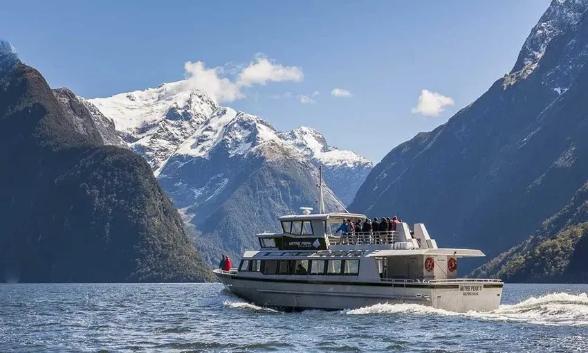 Milford Sound Cruise and Guided Fiordland Walk | Experience Oz