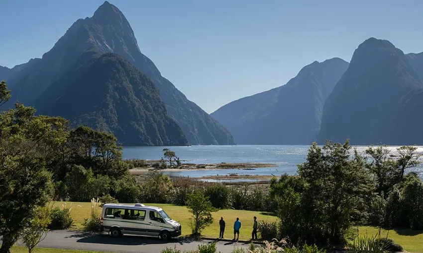 Milford Sound Cruise and Guided Fiordland Walk | Experience Oz