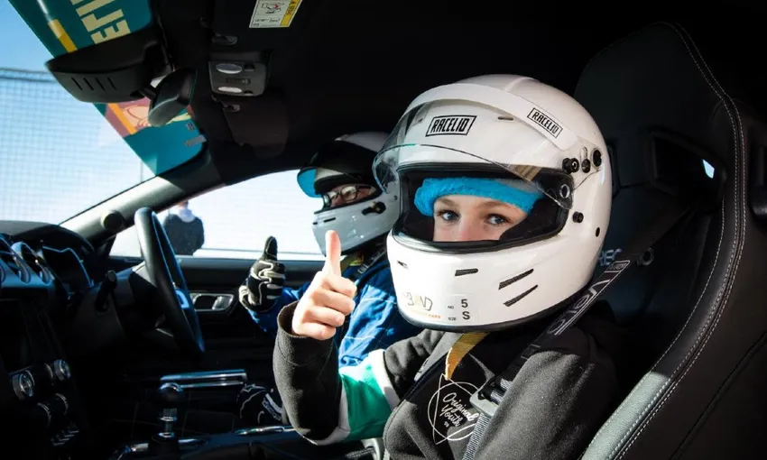 V8 Mustang Hot Lap Experience - 3 Laps | Experience Oz