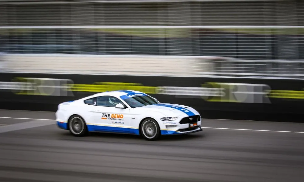 V8 Mustang Drive Experience - 5 Laps | Experience Oz-1