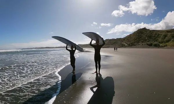 Private Surf Lesson at Ngarunui Beach - 90 Minutes - Raglan
