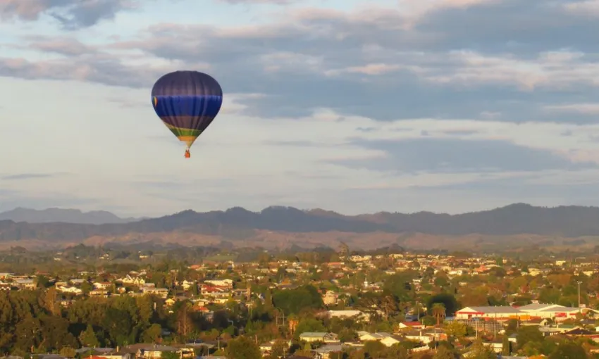 Hot Air Ballooning Over Waikato | Experience Oz