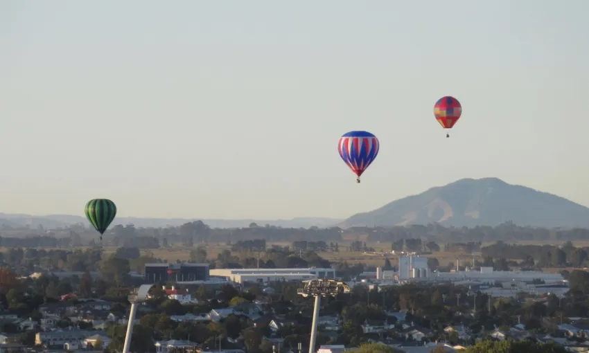 Hot Air Ballooning Over Waikato | Experience Oz