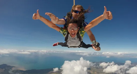 Cairns Tandem Skydive from 14,000ft | Experience Oz