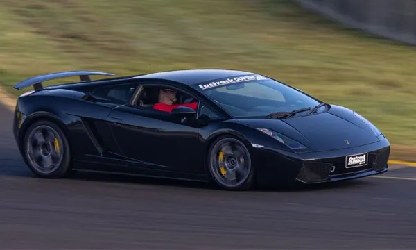 Lamborghini Supercar Drive - 4 Laps - Sydney