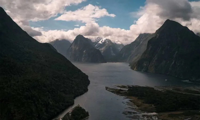 Milford Sound Scenic Helicopter Flight From Te Anau | Experience Oz