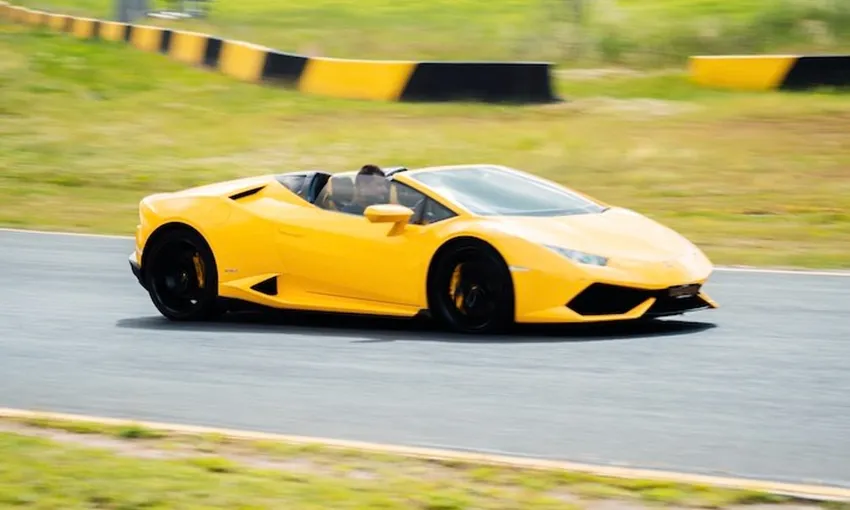 Ferrari and Lotus Drive - 10 Laps - Sydney  | Experience Oz
