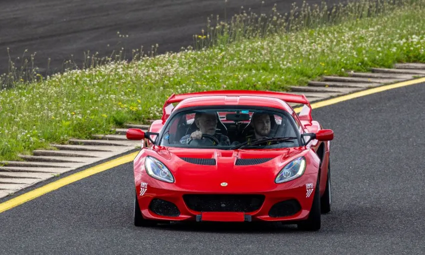 Ferrari and Lotus Drive - 10 Laps - Sydney  | Experience Oz
