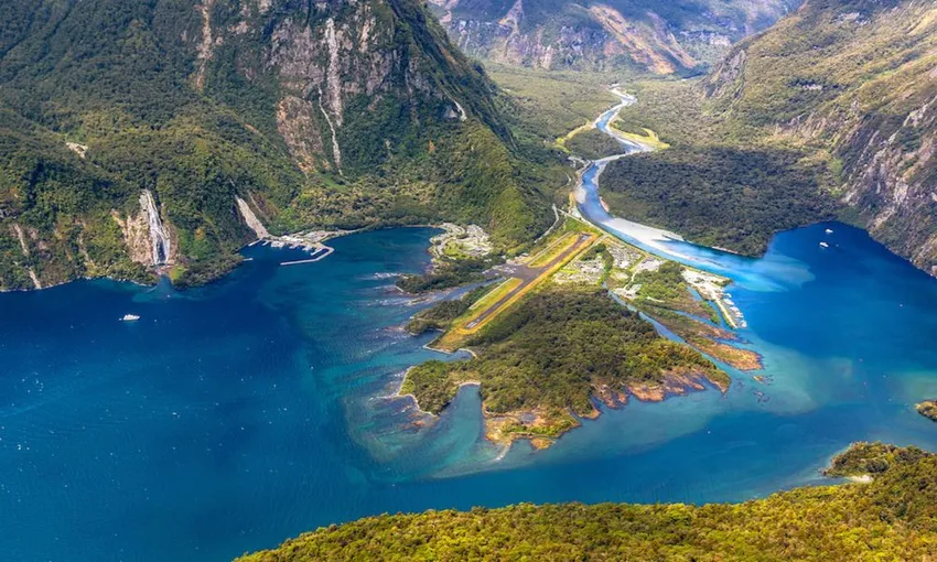 Milford Sound Scenic Helicopter Flight From Glenorchy | Experience Oz