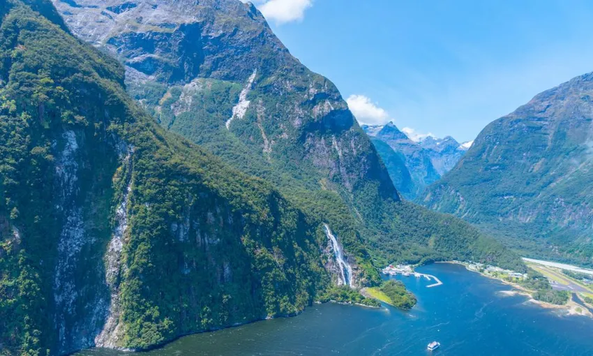 Milford Sound Scenic Helicopter Flight From Glenorchy | Experience Oz
