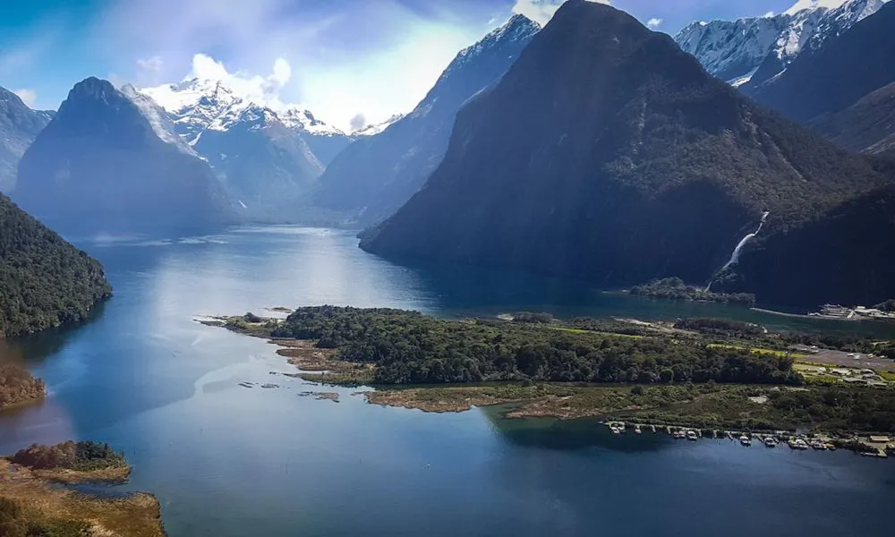 Milford Sound Scenic Helicopter Flight From Glenorchy | Experience Oz-5