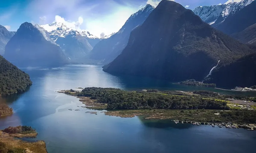 Milford Sound Scenic Helicopter Flight From Glenorchy | Experience Oz