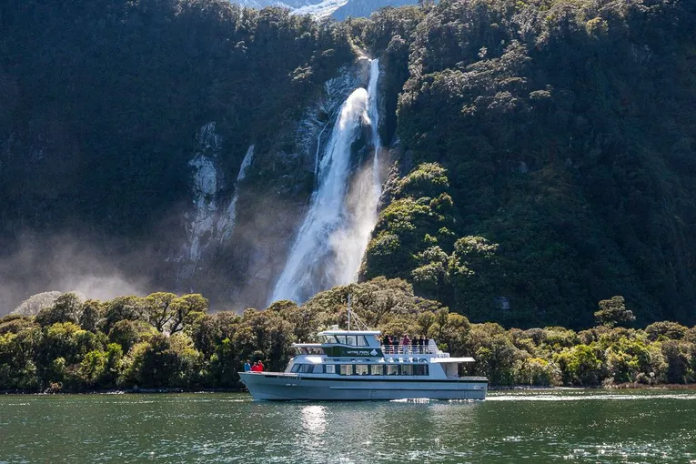 Milford Sound Coach, Cruise and Fly Ex Queenstown | Experience Oz