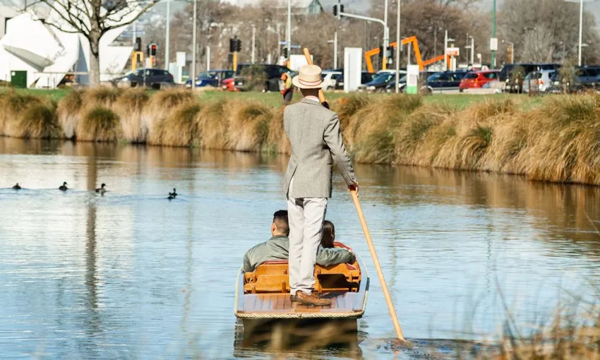 Punting on the Avon River Christchurch NZ - Book Now | Experience Oz