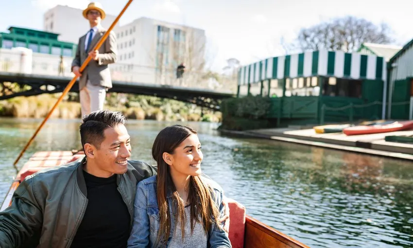Punting on the Avon River Christchurch NZ - Book Now | Experience Oz