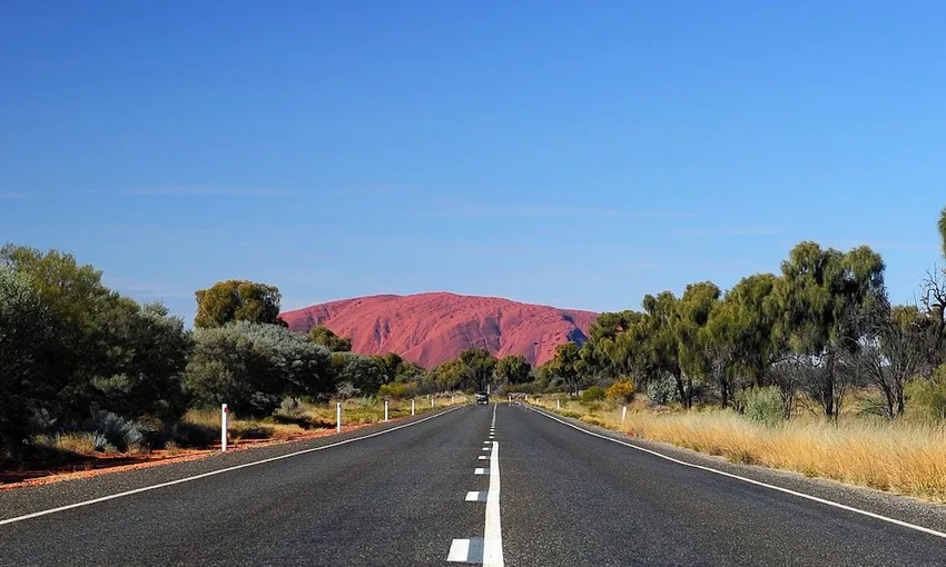 Ayers Rock to Alice Springs Transfer - Book Now | Experience Oz