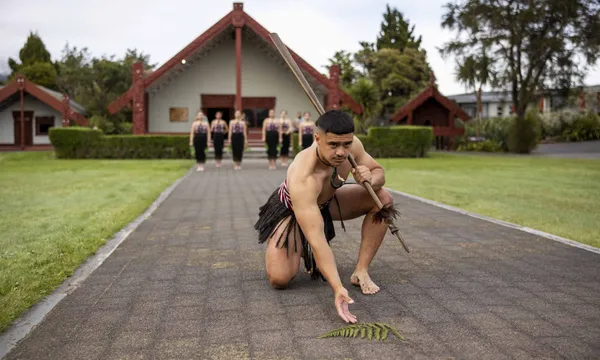 Rotorua Te Puia Guided Tour with Cultural Performance