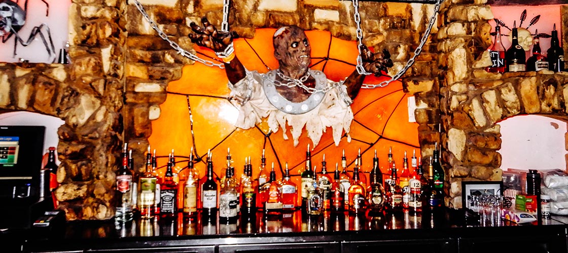 Dracula S Gold Coast Cabaret Dinner Tickets Experience Oz