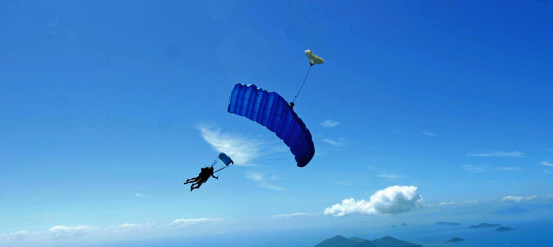 cairns skydiving parachute