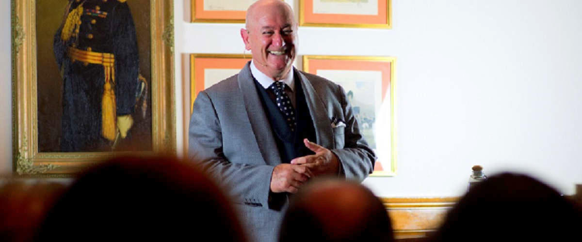 Sydney Night Magic Show with Bruce Glen