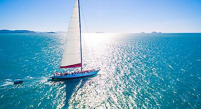 Whitsundays Overnight Sailing Experience