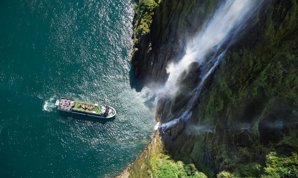 Milford Sound Coach and Cruise Departing Te Anau 2/74 Shotover St Queenstown NZ 9300