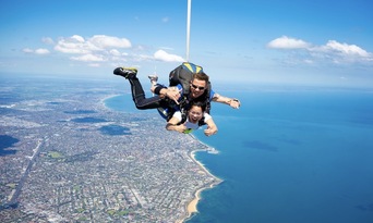Melbourne Tandem Skydiving up to 15,000ft Thumbnail 4