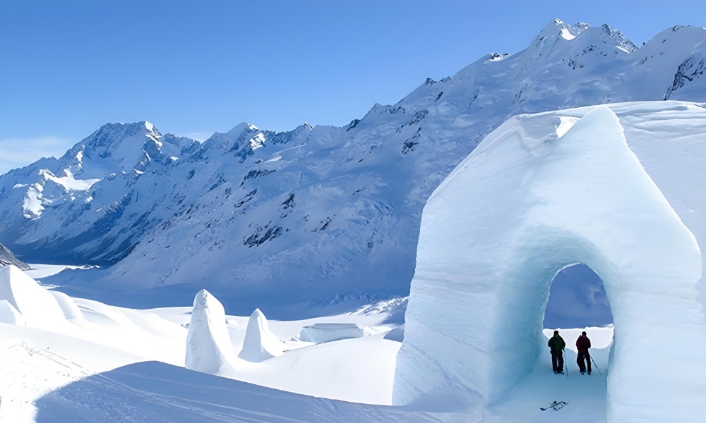 Mount Cook Heli Ski with Scenic Flights and Lunch