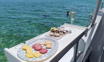 Moreton Island Champagne and Oyster Tour Thumbnail 1
