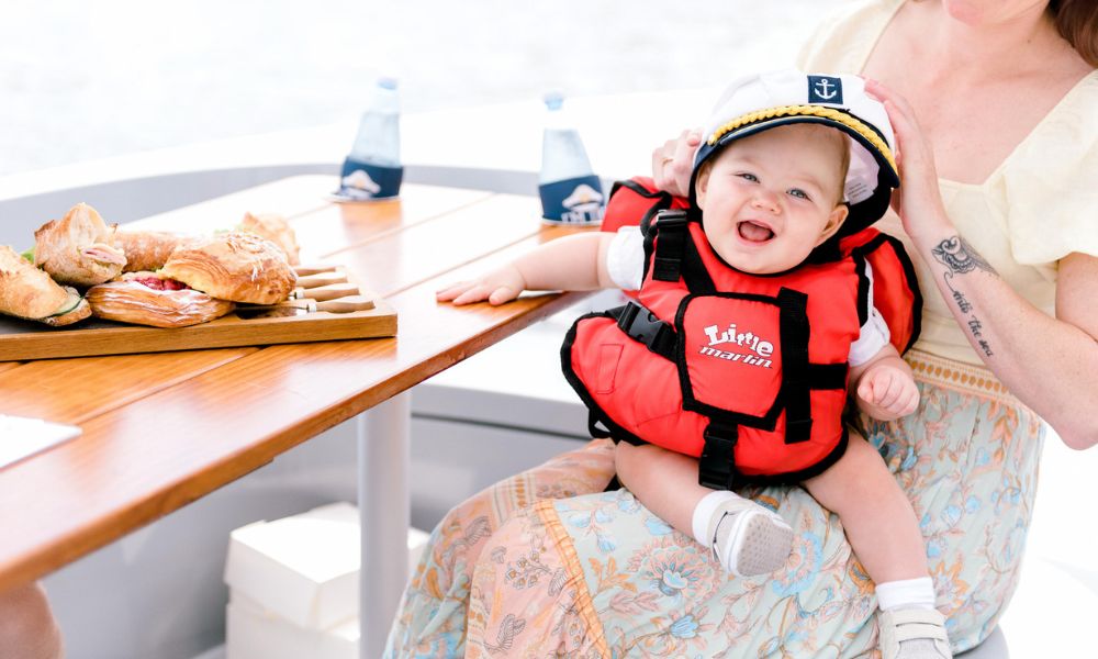 Gold Coast Electric Picnic Boat Hire 2 Hours Experience Oz