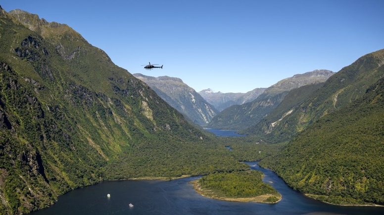Milford Sound Helicopter and Cruise with Earnslaw Burn Landing from Queenstown