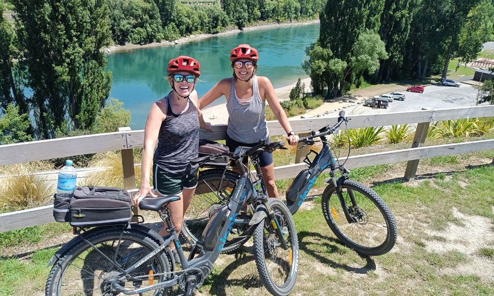 Ultimate Lake Dunstan Bike Experience from Cromwell to Clyde